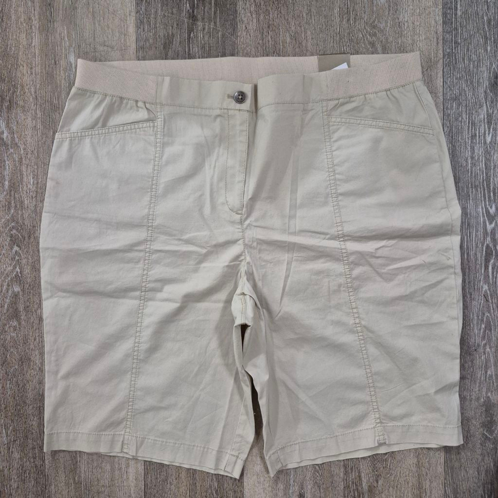 Women's Chico's Bermuda Shorts Size 3/ XL Beige